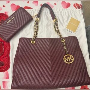 Barely used MICHAEL KORS SUSANNAH MERLOT LARGE LEATHER TOTE w/WALLET